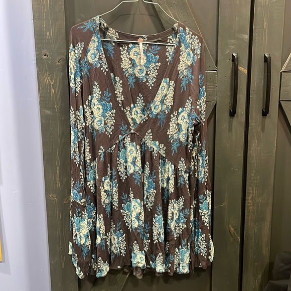 Free People Indigo Blue and Cream Floral long sleeve top!  M - Picture 5 of 8